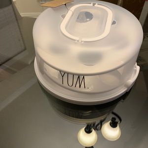 Rae Dunn 2 Tier Round Cupcake Carrier